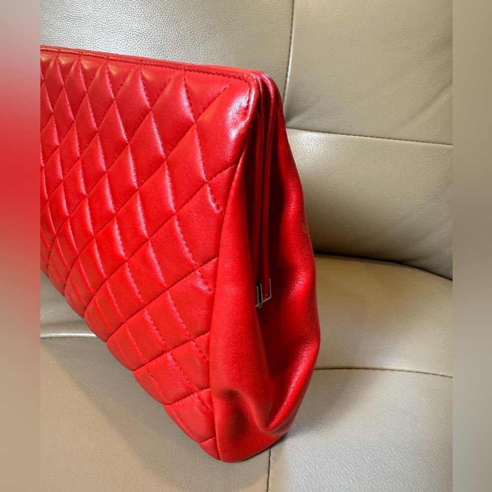 Chanel quilted lambksin turn lock clutch bag - Picture 9 of 14